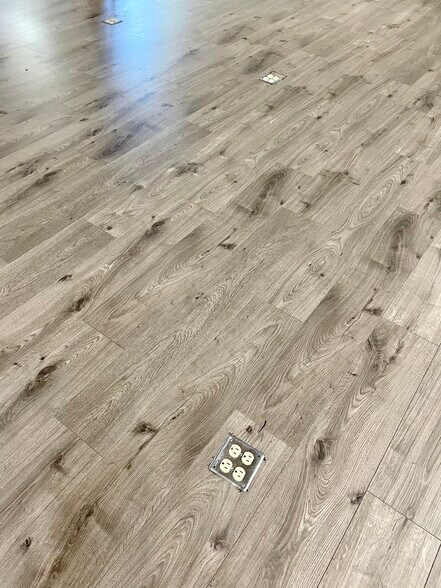 More Photos Of 827 E Jefferson Blvd, Los Angeles Light Manufacturing For Lease