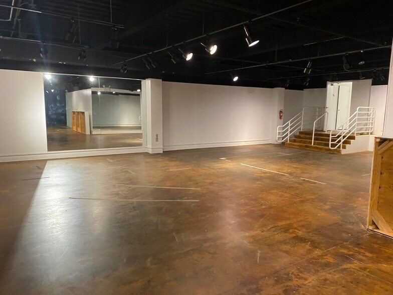 More Photos Of 156 S Main St, High Point General Retail For Sale