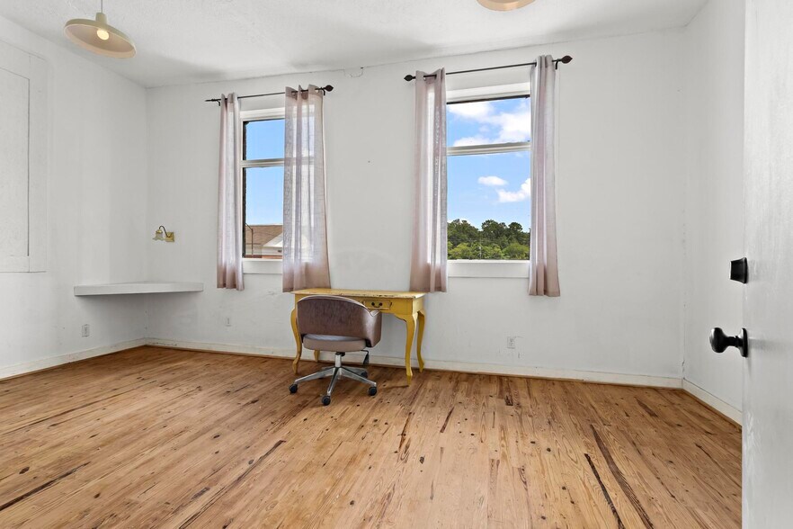 More Photos Of 10117 Commerce St, Summerville Storefront For Sale