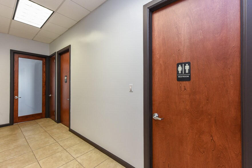 More Photos Of 4001 Navigation Blvd, Houston Warehouse For Sale