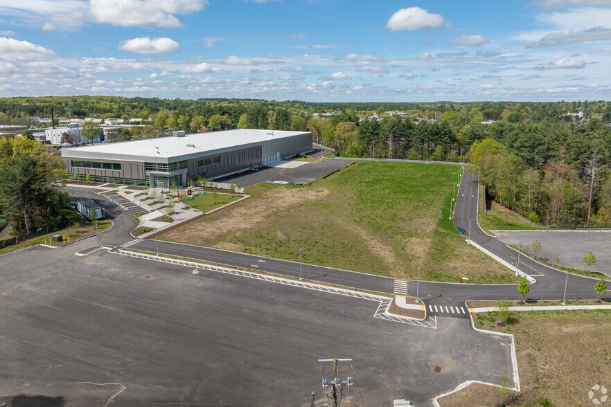 More Photos Of 44 Middlesex Tpke, Bedford Manufacturing For Lease