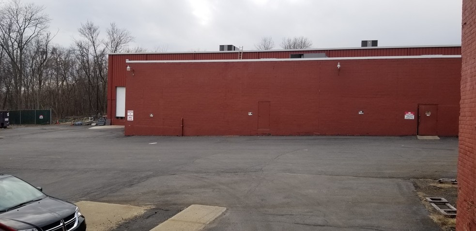 More Photos Of 75 Stark St, Hudson Manufacturing For Sale