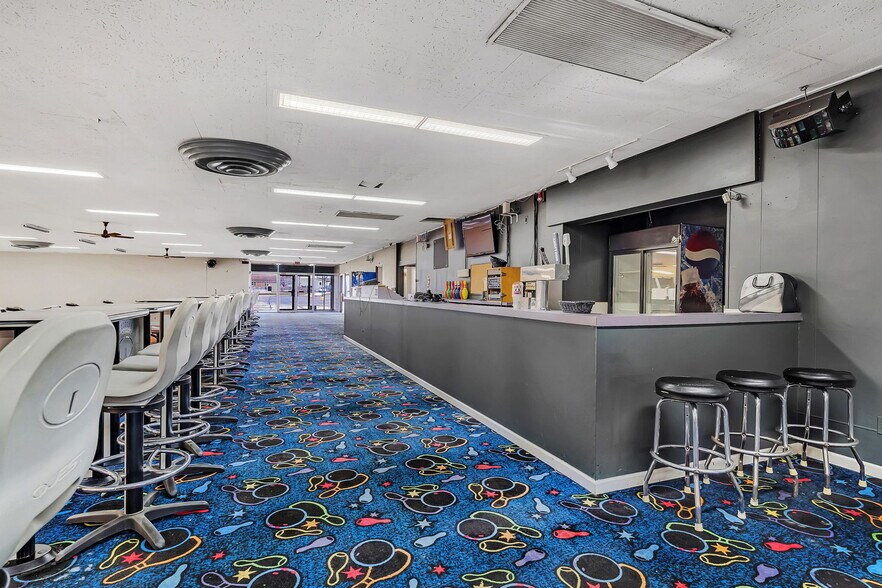 More Photos Of 905 Theodore St, Crest Hill Restaurant For Sale