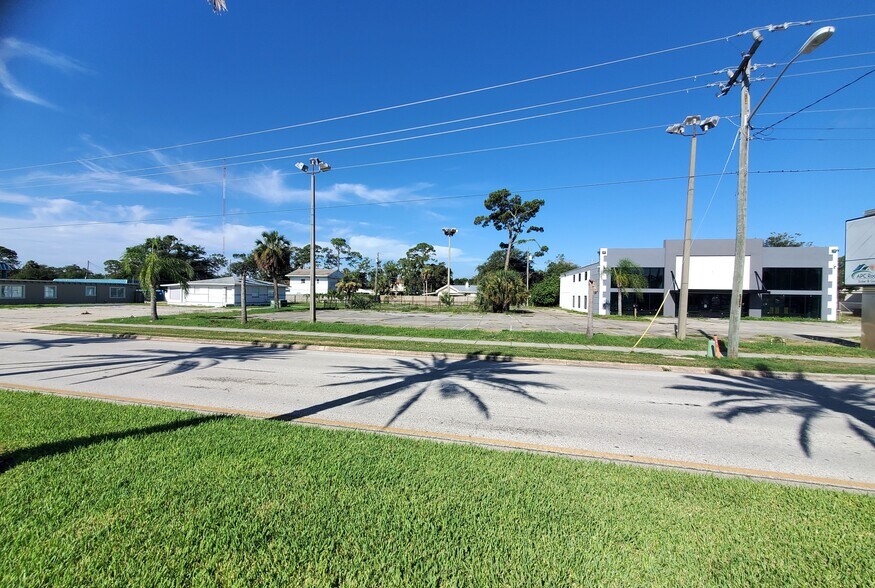 More Photos Of 1522 Ridgewood Ave, Holly Hill Showroom For Sale