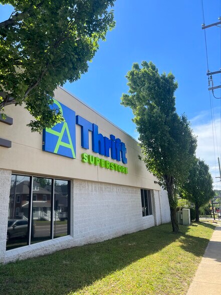 More Photos Of 300 N York Rd, Willow Grove Storefront For Lease