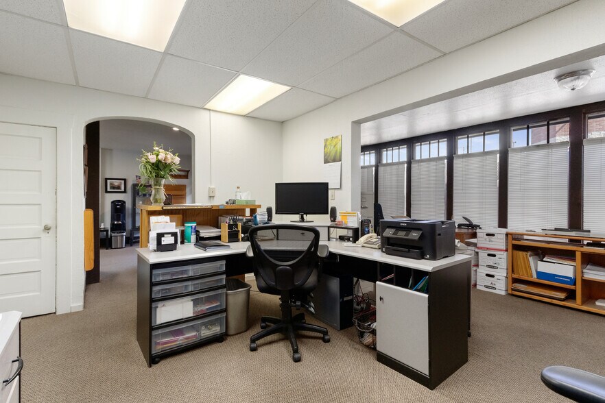 More Photos Of 2040 6th Ave, Tacoma Office For Sale