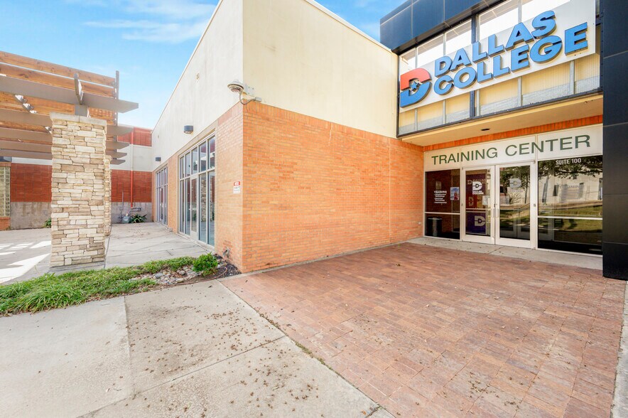 More Photos Of 4315 S Lancaster Rd, Dallas Office For Lease