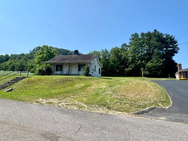 More Photos Of 1388 Ritter Dr, Daniels Freestanding For Sale