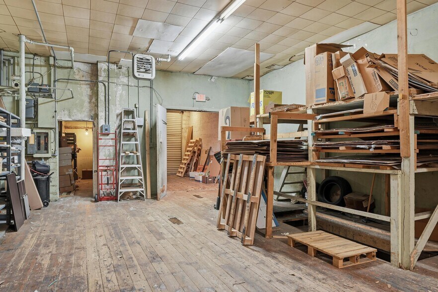 More Photos Of 156 Central Ave NW, Cleveland Convenience Store For Sale
