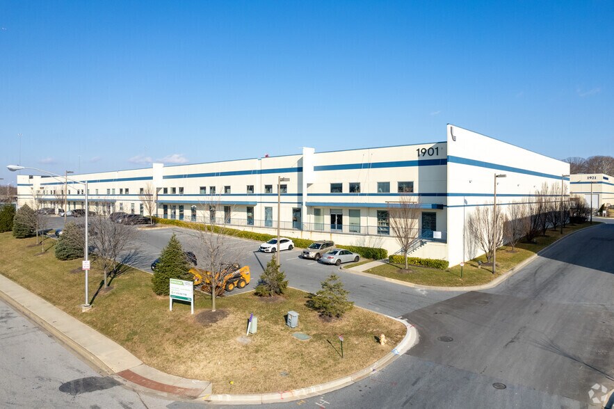 More Photos Of 1901 62nd St, Rosedale Warehouse For Lease