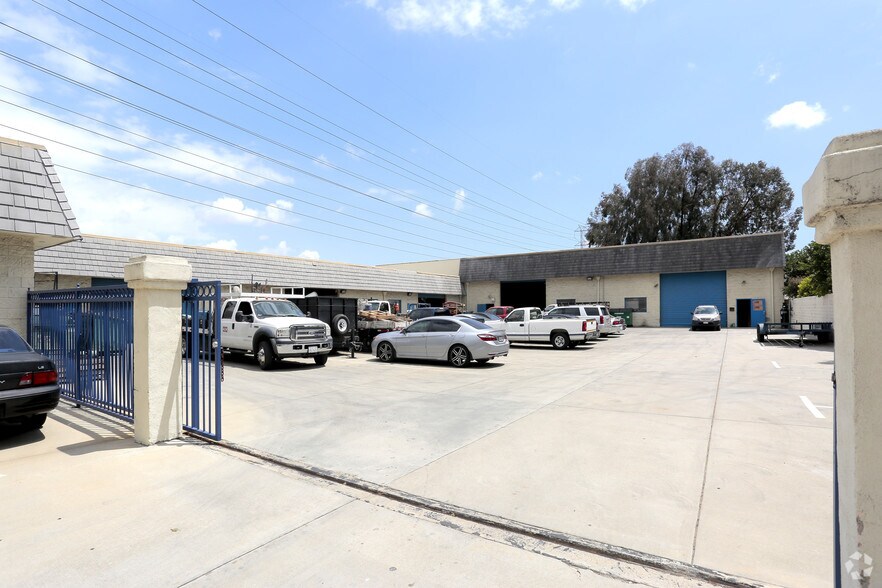 More Photos Of 8650 Somerset Blvd, Paramount Warehouse For Lease