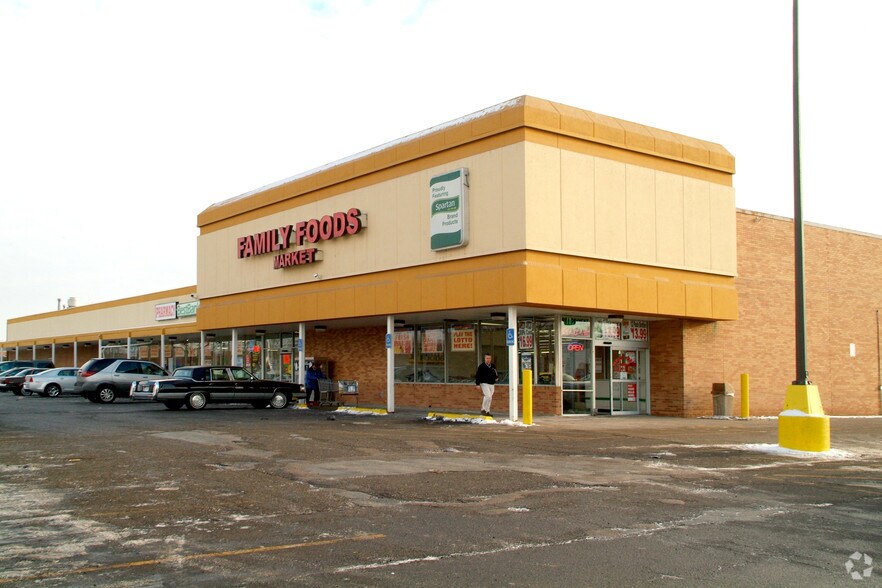 More Photos Of 19230 Harper Ave, Harper Woods Supermarket For Lease