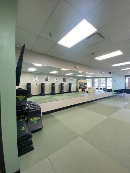 More Photos Of 13801-13847 Walsingham Rd, Largo General Retail For Lease