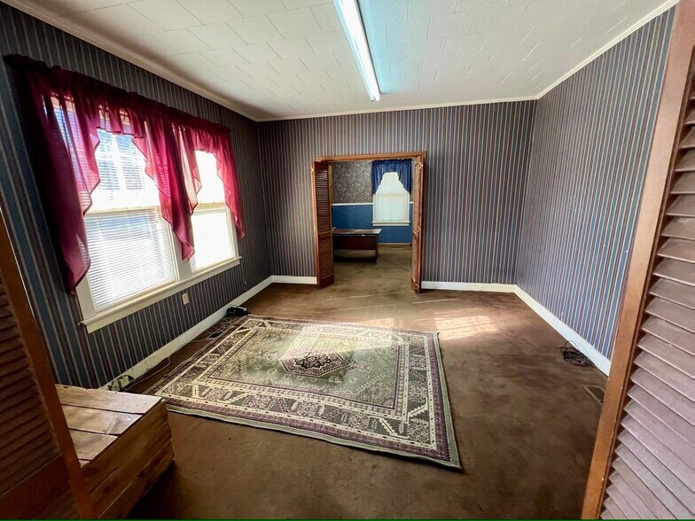 More Photos Of 303 S Second St, Booneville Medical For Sale