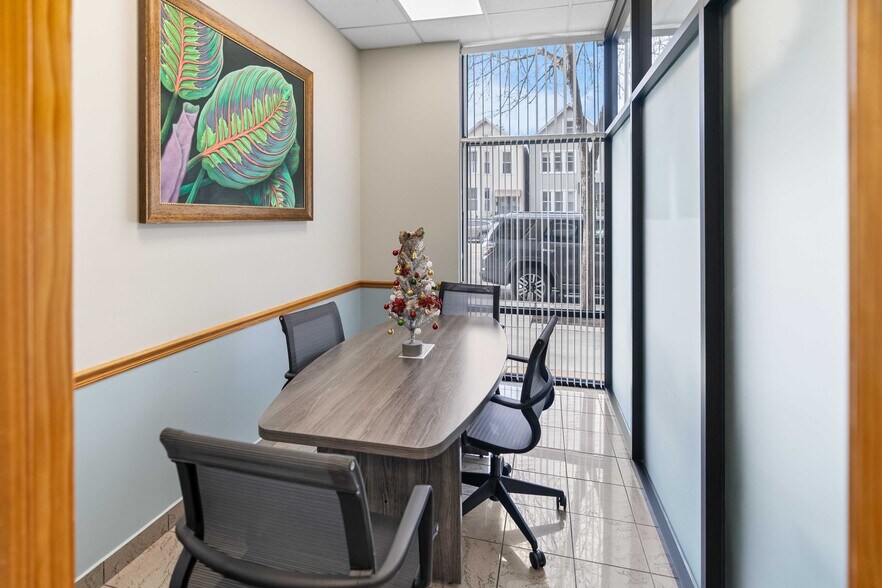 More Photos Of 1627 N Western Ave, Chicago Storefront For Lease
