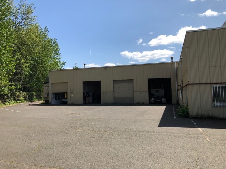 More Photos Of 9002 N Sever Ct, Portland Warehouse For Lease