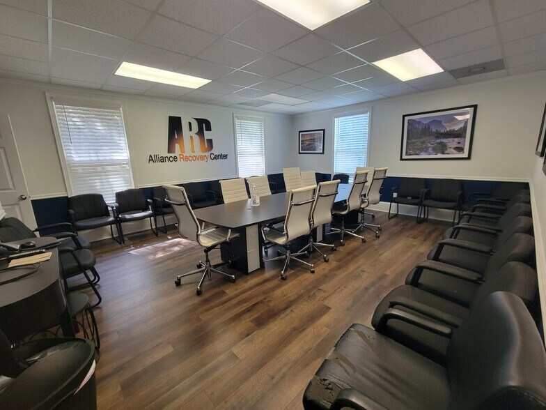 More Photos Of 115 Sycamore Dr, Athens Office For Sale