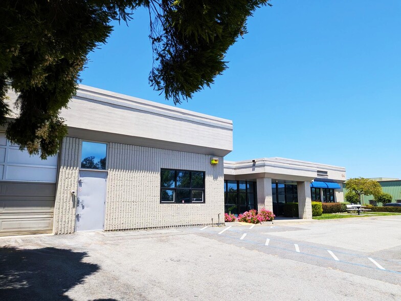 More Photos Of 94 Hangar Way, Watsonville Research And Development For Lease