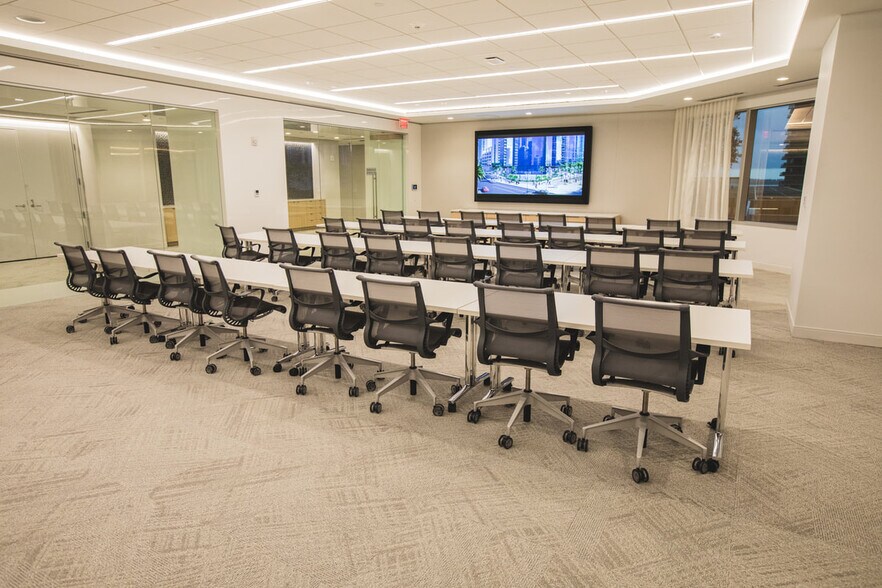 More Photos Of 1221 Brickell Ave, Miami Office For Lease