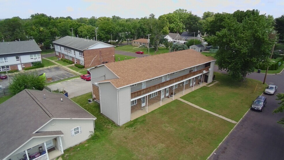 More Photos Of 429 South St, Pekin Apartments For Sale