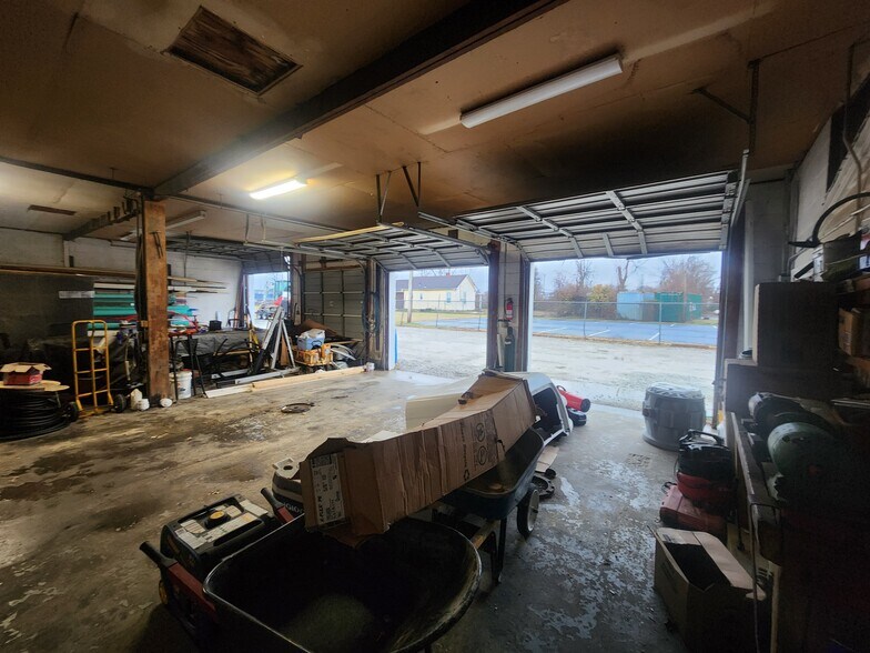 More Photos Of 217 Steedly Dr, Louisville Light Distribution For Sale