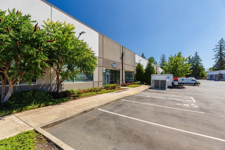 More Photos Of 19850-19990 SW 112th Ave, Tualatin Warehouse For Lease