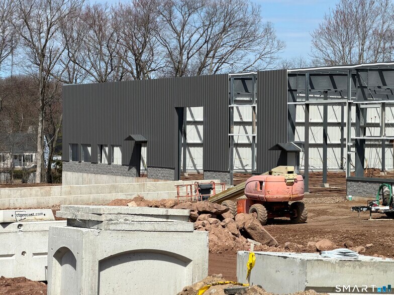 More Photos Of 135 Business Drive park, Bristol Industrial For Lease