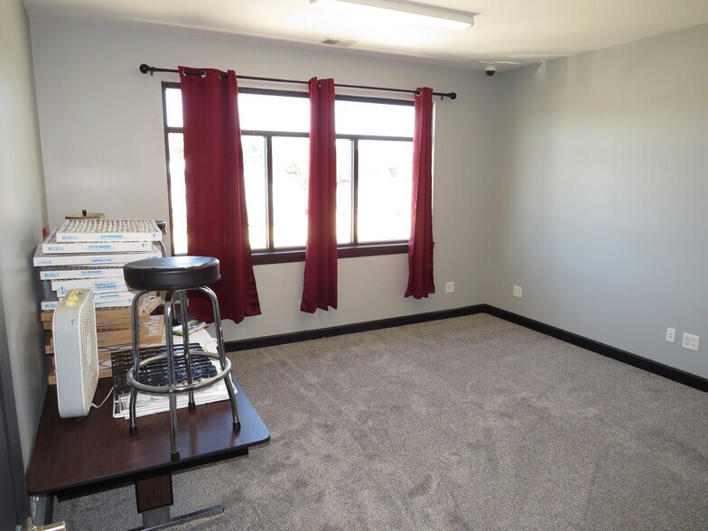 More Photos Of 403 S Main St, Wilmington Freestanding For Sale