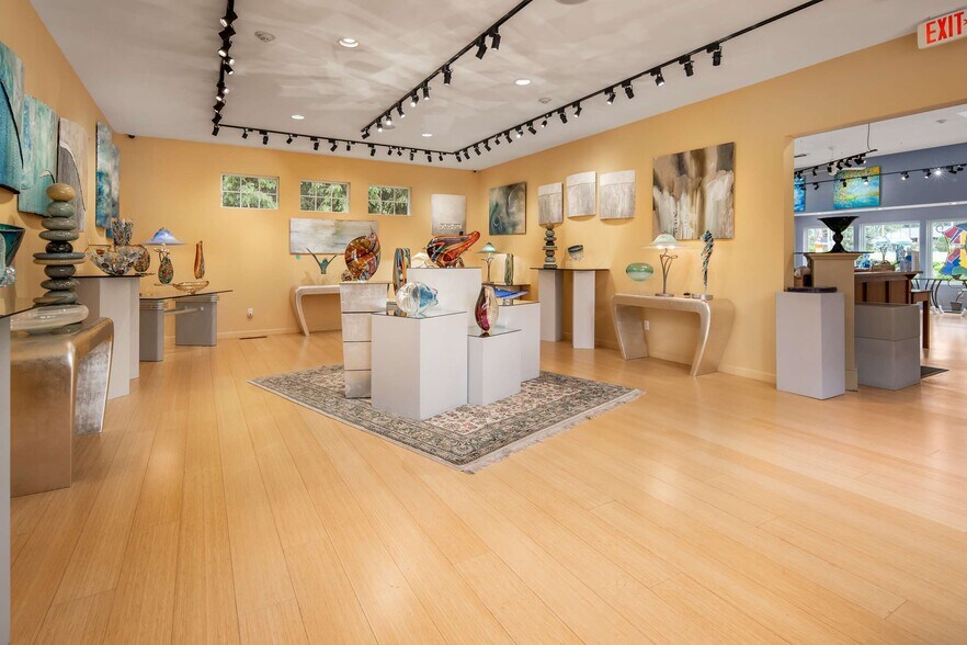 More Photos Of 307 Main St, Ogunquit Storefront For Sale