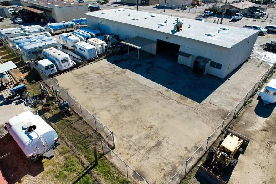 More Photos Of 16788 Smoke Tree St, Hesperia Service For Sale