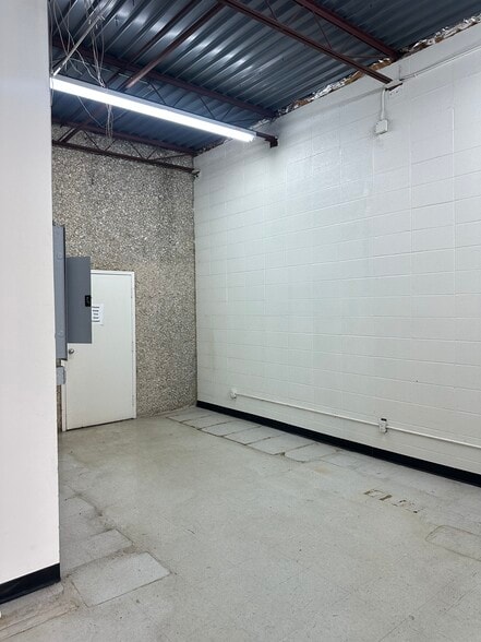 More Photos Of 610 National St, Memphis Freestanding For Lease