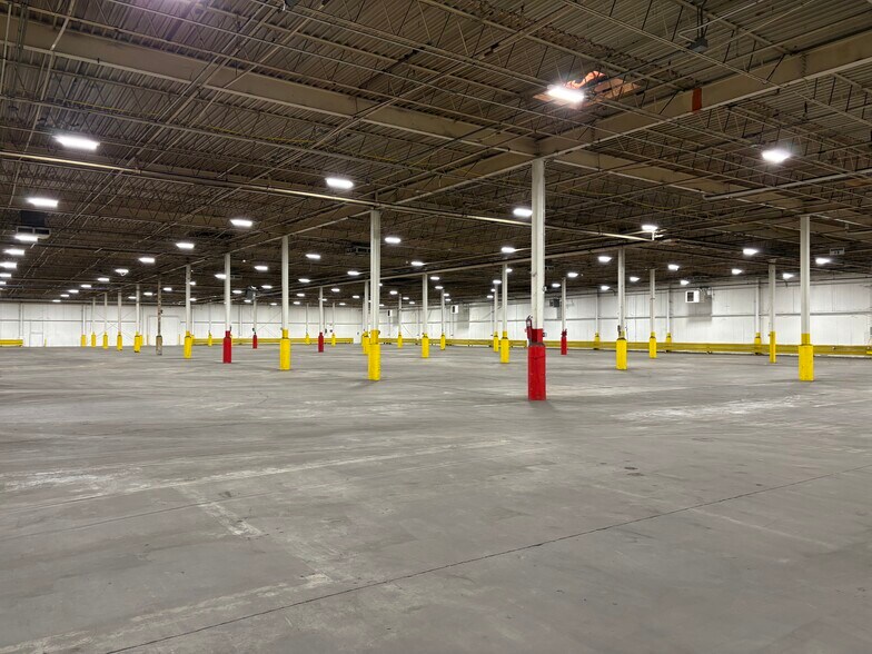 More Photos Of 55 Haul Rd, Wayne Warehouse For Lease