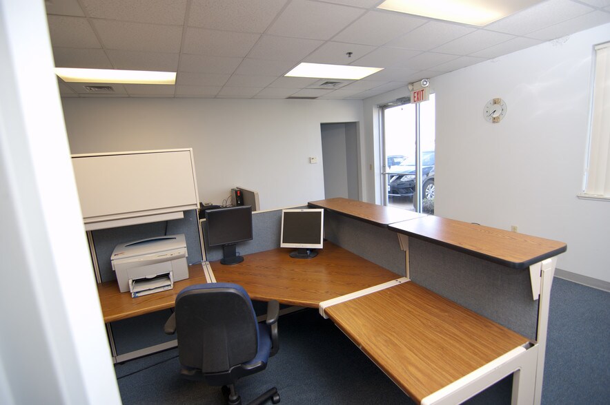More Photos Of 95-101 Arco Dr, Saint Charles Warehouse For Sale