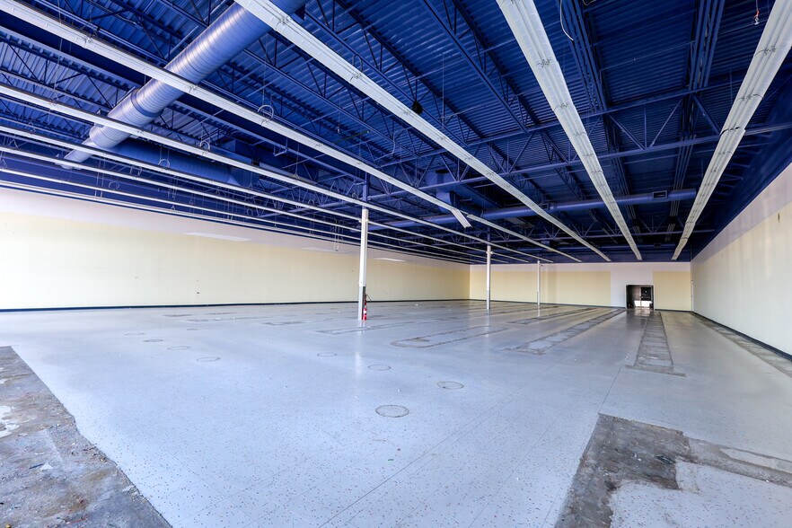 More Photos Of 3165 Alpine Ave, Grand Rapids Storefront For Lease