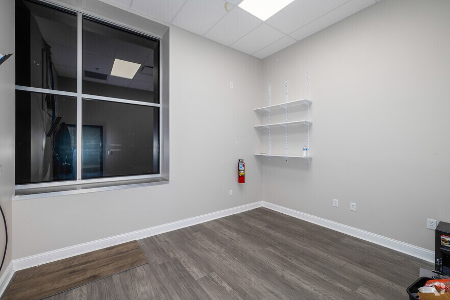 More Photos Of 601 Washington Ave, Manahawkin Unknown For Lease