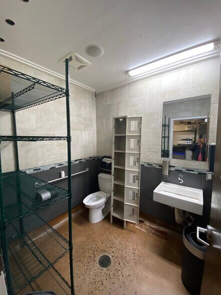 More Photos Of 1035-1038 Garnet Ave, San Diego Restaurant For Lease