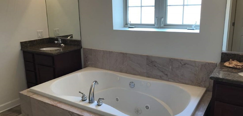 More Photos Of 720 W 47th St, Chicago Apartments For Lease