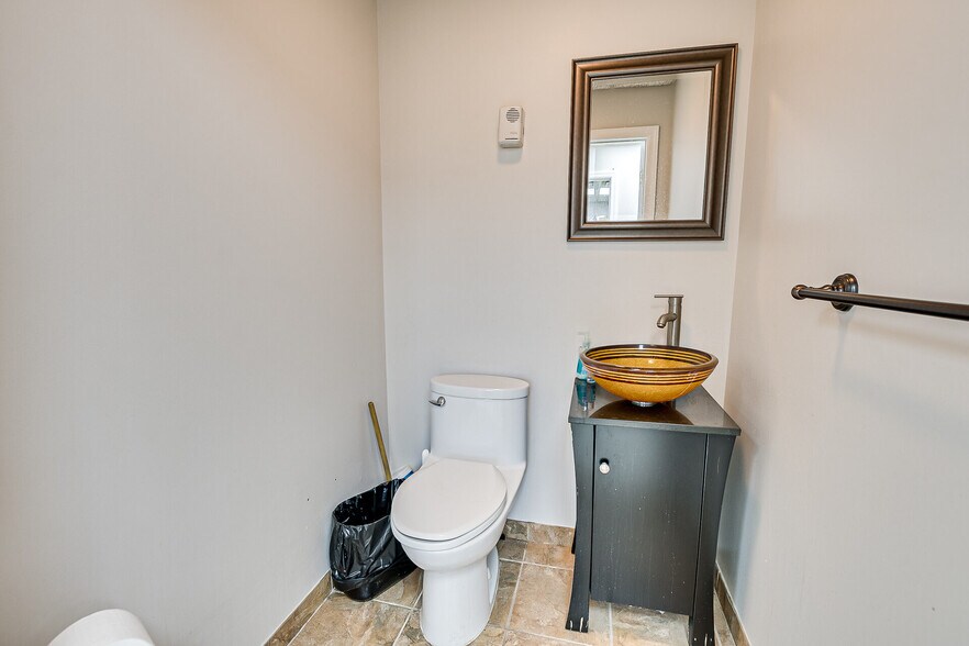 More Photos Of 894 Green St, Iselin Office For Sale