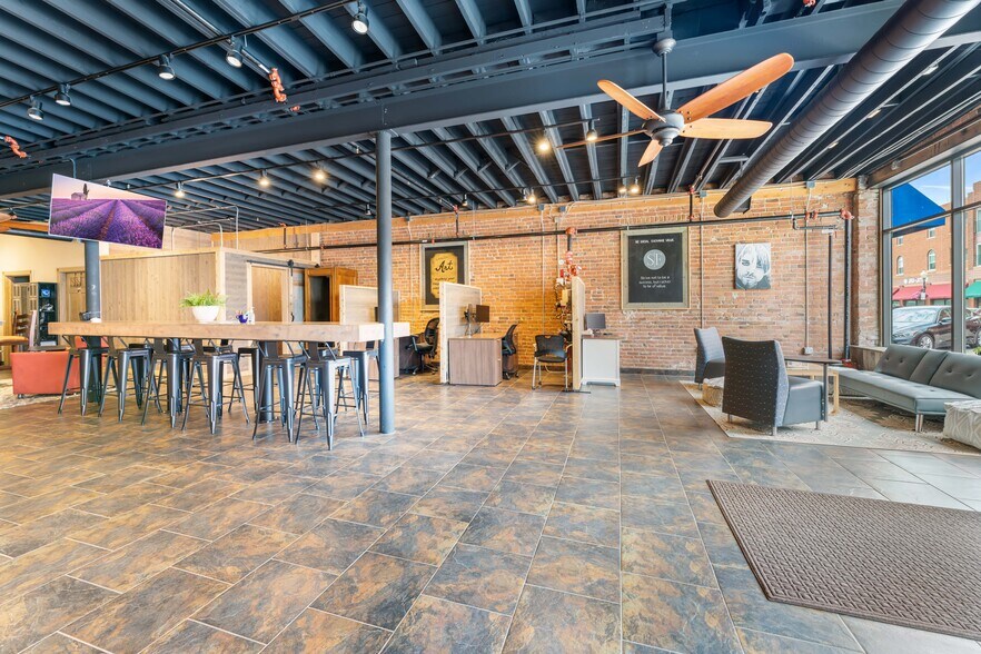 More Photos Of 230 1st Ave E, Shakopee Storefront For Sale