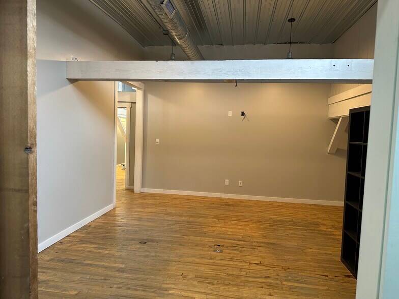 More Photos Of 9130 Otis Ave, Indianapolis Flex For Lease