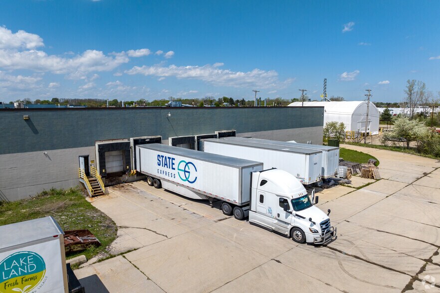 More Photos Of 50750 E Russell Schmidt Blvd, Chesterfield Warehouse For Lease