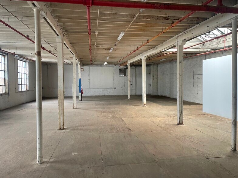 More Photos Of 1622 W Carroll Ave, Chicago Industrial For Sale