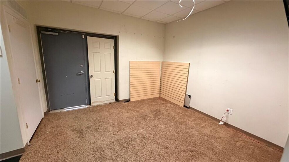 More Photos Of 546 3rd St, Beaver Storefront Retail Residential For Lease