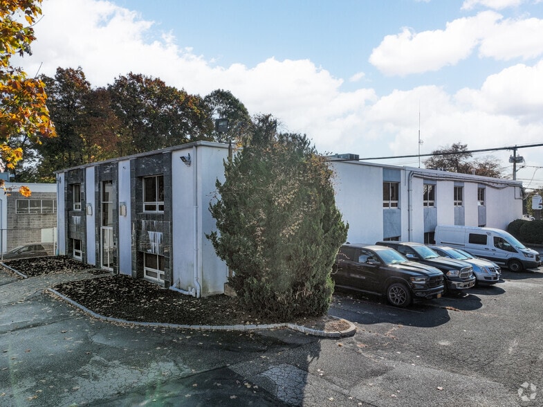 More Photos Of 155 E Main St, Smithtown Medical For Lease