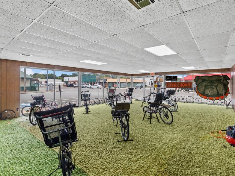 More Photos Of 100 E Broadway St, Lexington Storefront For Sale