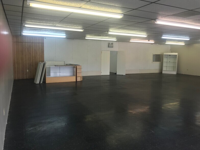 More Photos Of 327 & 323 John C Calhoun Dr, Orangeburg Freestanding For Sale