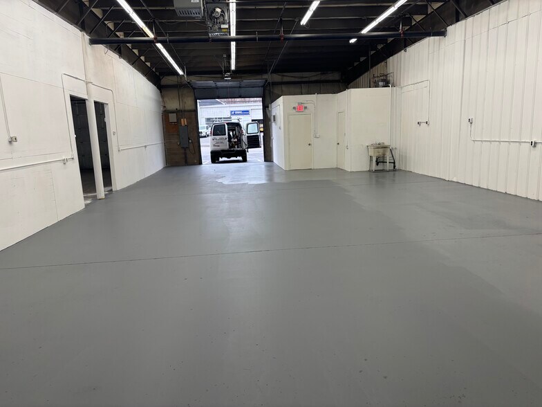 More Photos Of 110 Elm St, Bridgewater Warehouse For Lease