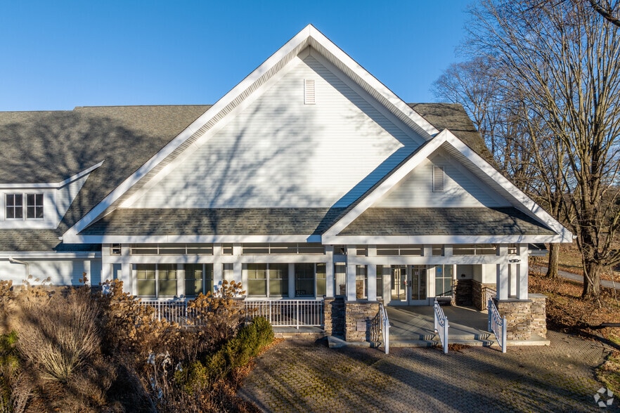 More Photos Of 2628 South Rd, Poughkeepsie Sports And Entertainment For Sale