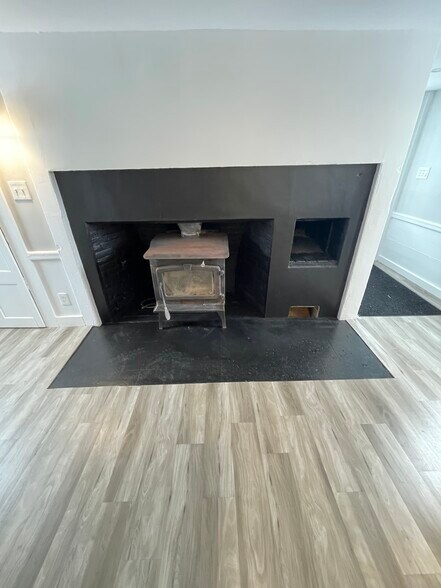 More Photos Of 3 Portsmouth Ave, Exeter General Retail For Lease