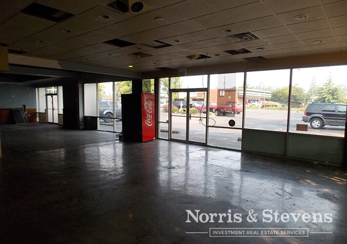 More Photos Of 12085 SW Hall Blvd, Portland Restaurant For Lease